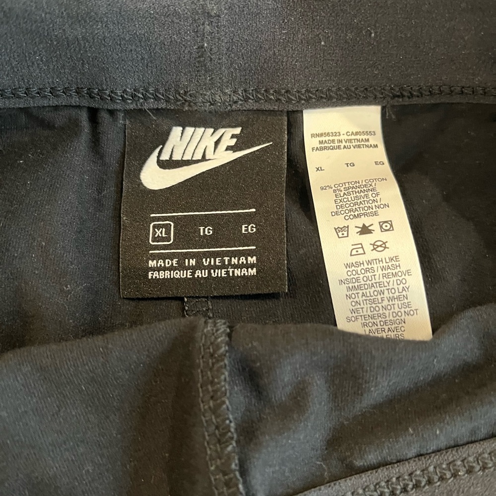 Girls nike leggings. Xl fits the same as a women’s xs